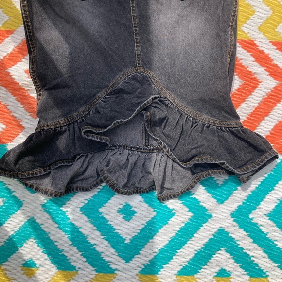 Black Skirt - Picture 7 of 9